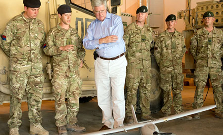michael fallon RU desplegará en Estonia un batallón de 800 militares